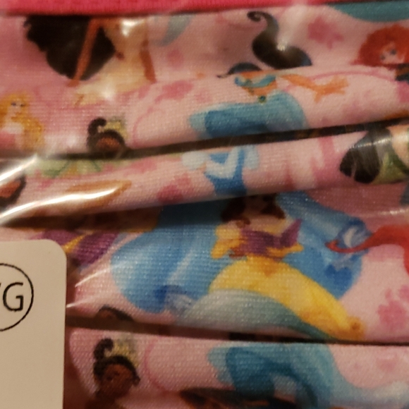 4/$15 PRINCESS FACE COVER LARGE - Picture 3 of 4